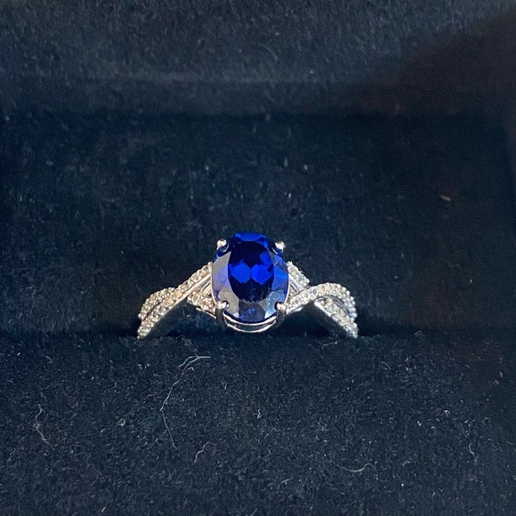 Kay Jewelers Sterling Silver Sapphire (lab) ring, Size 7 - Picture 2 of 4